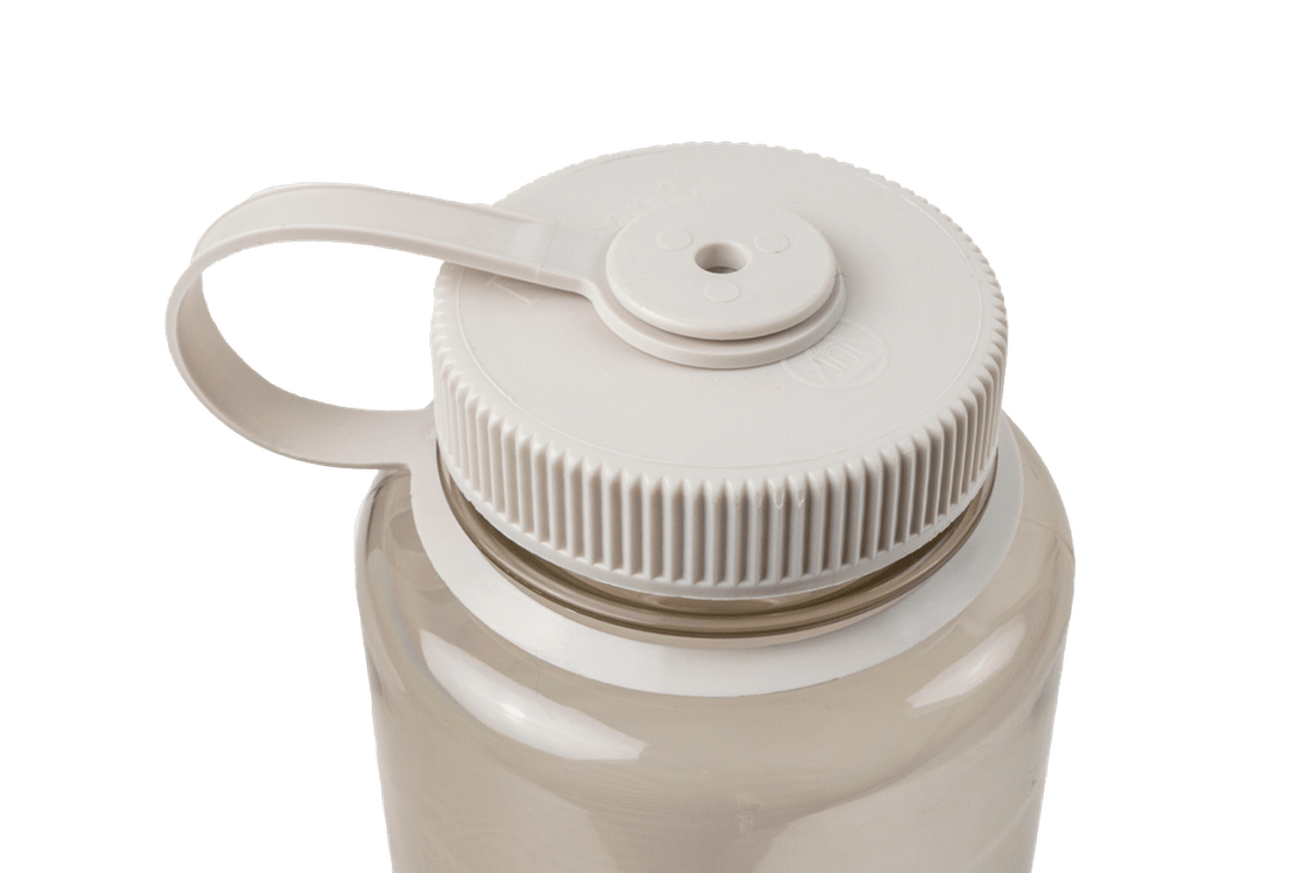 Nalgene wide mouth vattenflaska närbild på ribbat skruvlock med handtag