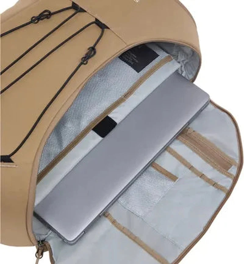 Öppen beige Haglöfs ryggsäck med laptopfack och nätväska