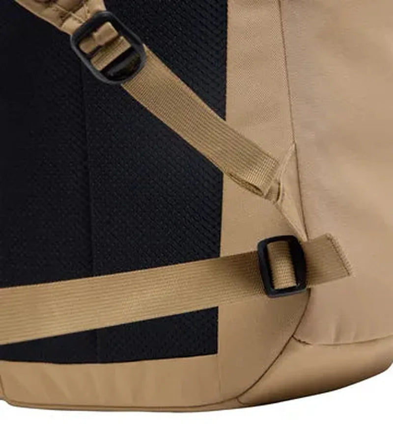Beige axelrem med svart mesh-undersida och plastspänne