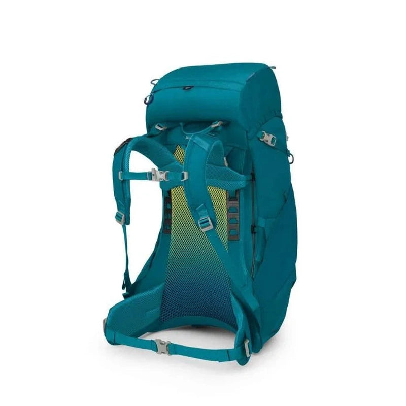 Trekvartsbakvy av teal Osprey Ace 38 med paddingade axelremmar och meshstöd