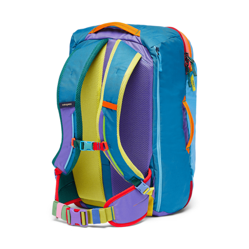 Ventilerande ryggstöd på Cotopaxi Allpa 35L med färgglad mesh och orange topdhank