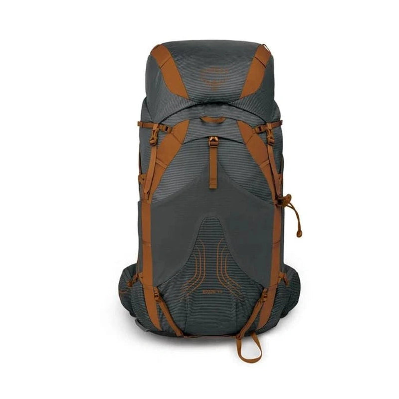 Framvy av grå Osprey Exos 48 ryggsäck med orange detaljer och text