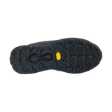 Svart vinterkänga med grov Vibram-gummisula och gul detalj